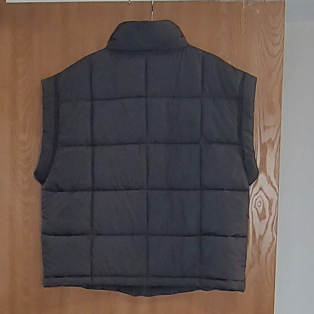 Fabletics Cloud Nine Puffer Vest - Picture 4 of 9